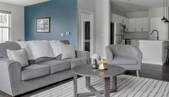 Landing | Stunning 2BD, Gym, Pool