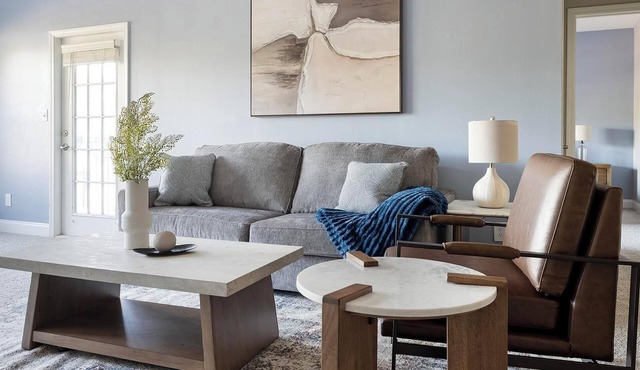 Landing | Stunning 2BD, Pool, Tennis Court
