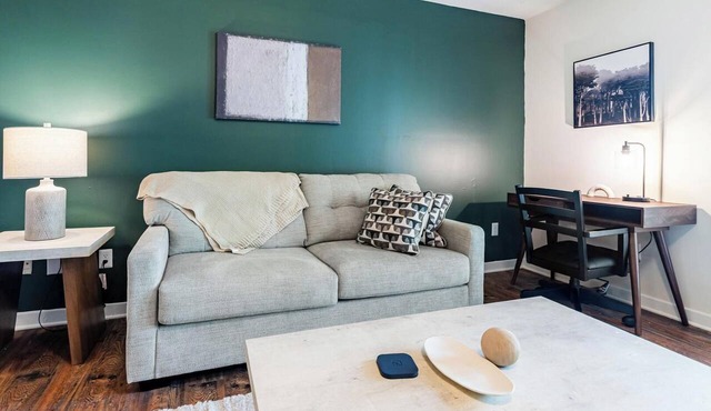 Landing | Stunning 3BD, Gym, Clubhouse