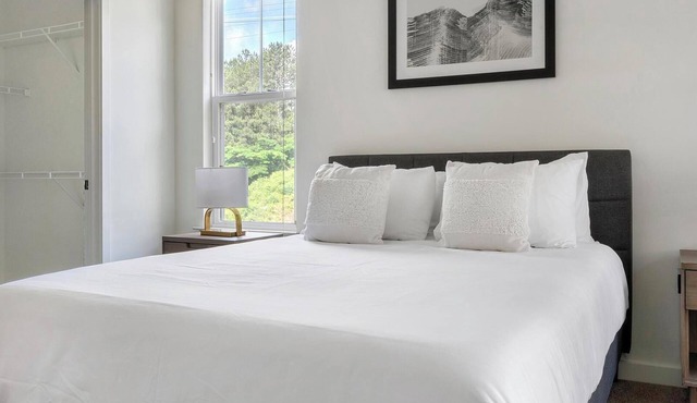 Landing | Stylish 1BD, Gym, Yoga Studio