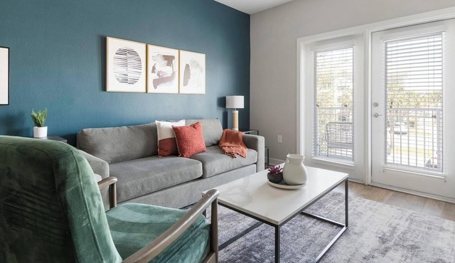 Landing | Stylish 1BD, Pool, Gym