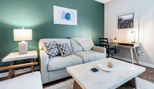 Landing | Stylish 2BD, Gym, Pool