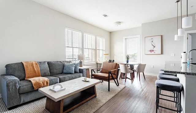Landing | Stylish 2BD, Pool, Gym