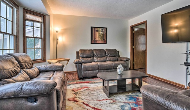Lansing Area Home ~ 4 Mi to MSU Campus!