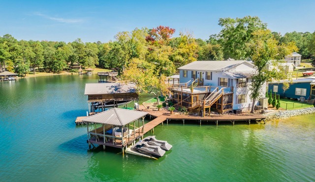 Large Lake House-Big Water Views -Sparkling Water Views out of every window!