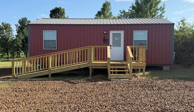 Lightfoot LakeHouse - Terrific 1-bedroom house in cozy Huxley, TX at Toledo Bend
