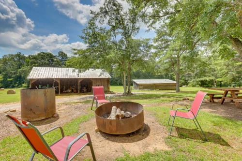 Lineville Homestead Retreat! Farmhouse & Cottage