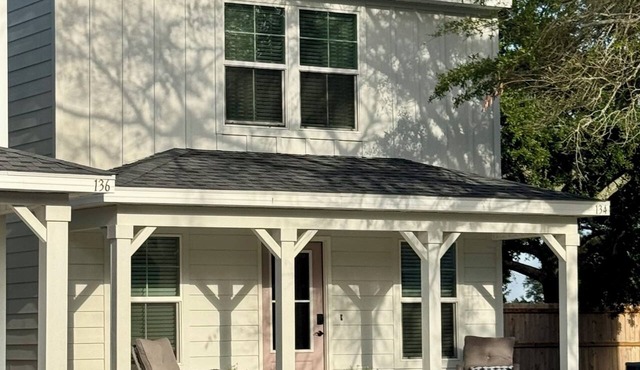 Location and Convenience to the Beach!