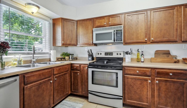 Location! Location! 1/2 Block to Beach and 3 Blocks to Downtown!