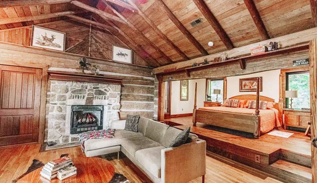 Lodge on 40 Acres/Sleeps 14/Hot Tub/Bankhead