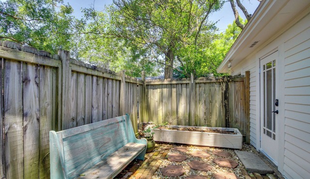 Long Beach Cottage, Walk to Beach & Downtown!