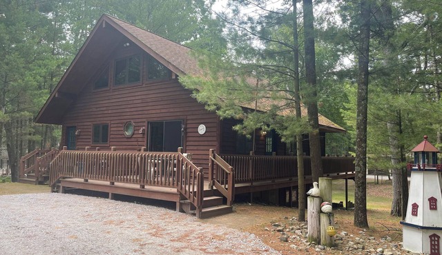 Longbridge Lodge, 4 bedroom, 2 bath in Pentwater