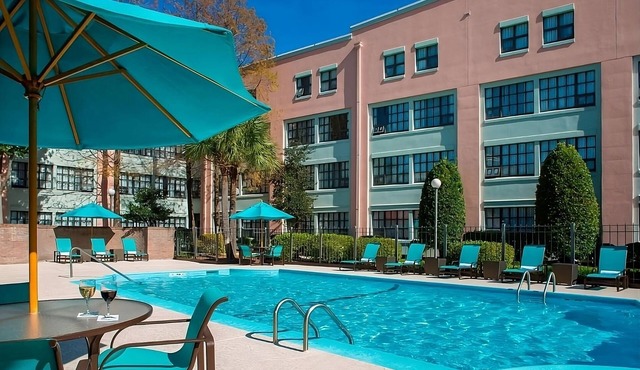 Look No More! Two Family-friendly Suites with Full Kitchen and Free Breakfast!