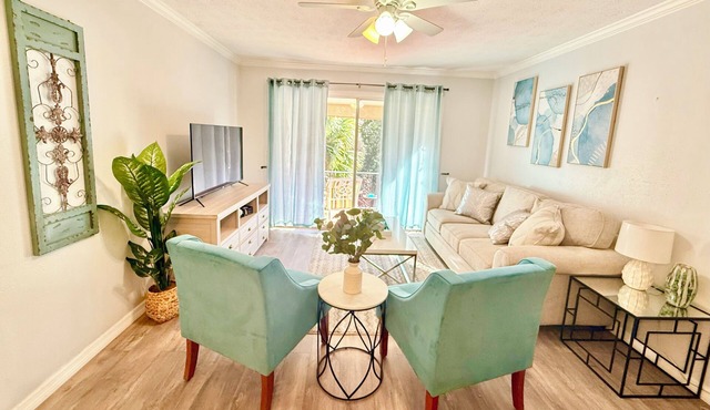 Lovely 2/2 condo, peaceful Creek view!