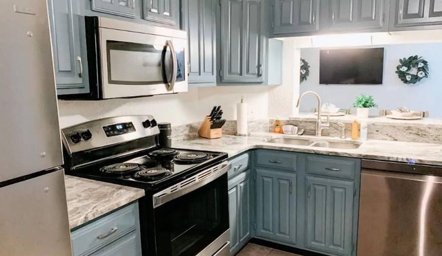 Lovely 2BR/2BA Condo with indoor/outdoor living