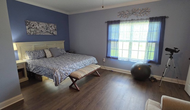 Lovely 4 Bedroom with Hot Tub - sleeps 8