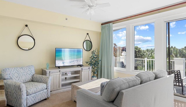 Lovely Bay Views at Baytowne Wharf! Tropical Pool & Hot Tub, Beach Tram, Gym.