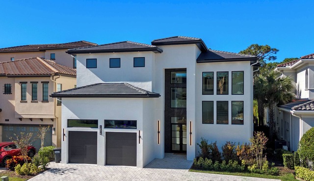 Luxe Retreat | 9BR Luxe Villa w/Saltwater Pool, Gym, Theater, and Arcade Near Orlando Theme Parks