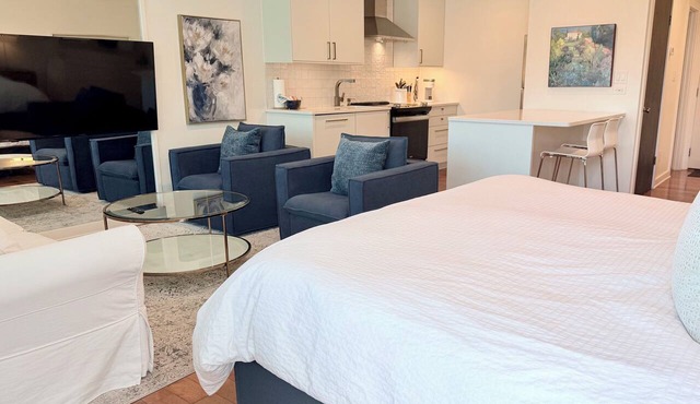 Luxe Seagrove Studio on 30a- 2 Minute Walk to the Beach!