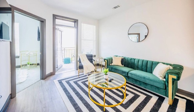 Luxurious Unit /Med Dist./Downtown★Spacious★2TVs★Gated★ City - View★