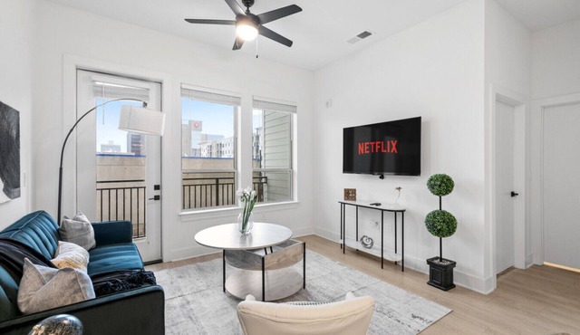 Luxury 2-Bedroom Condo with Private Parking
