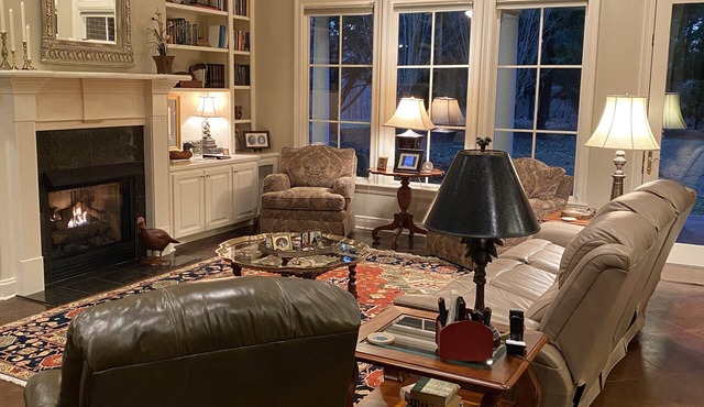 Luxury 3BD/3BA home in Elgin Estates neighborhood