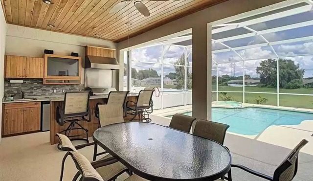 Luxury 4 Bed with POOL + Outdoor Kitchen Minutes to Disney! No neighbours behind