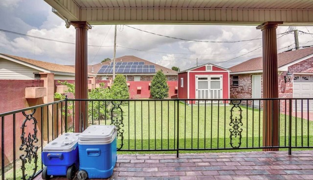 Luxury Estate- Private Yard 2 King Beds