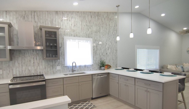 Luxury High End Villa--Walking Distance to Many Pleasures