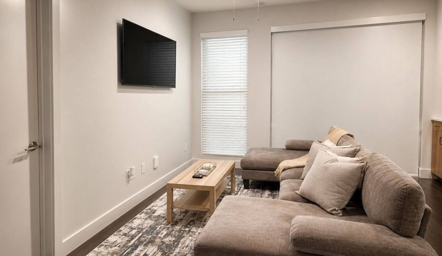 LUXURY MIDTOWN ATLANTA RETREAT WALK TO DINING, ATTRACTIONS & NIGHTLIFE
