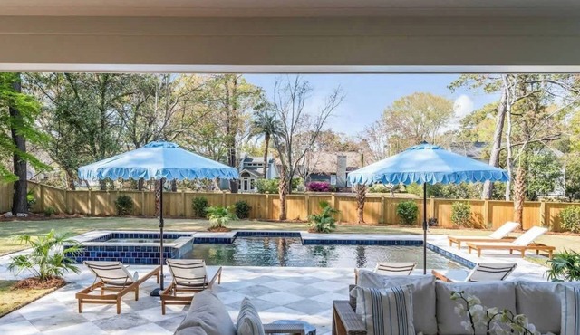 Luxury Rental, Pool & Hot Tub, The Pelzer House in Mount Pleasant