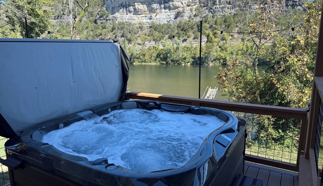 Luxury Riverfront Lodge Fishing, Hot Tub & White River Access and Ozark Views”