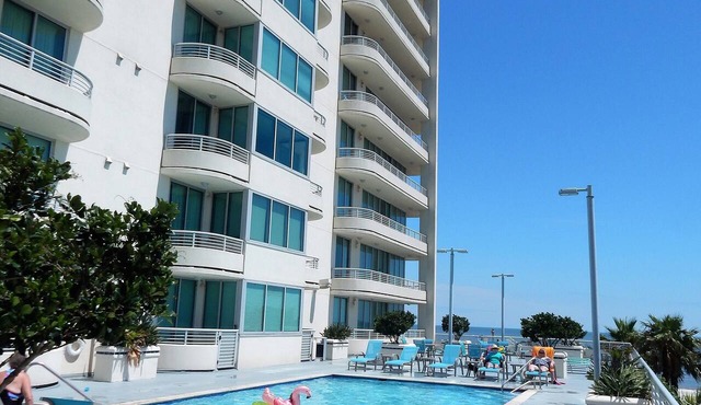 LUXURY! THE OCEAN CLUB BEACHFRONT BILOXI