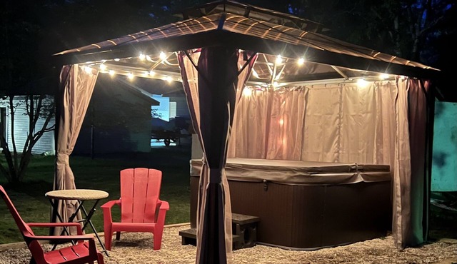 Maple Street Cottage is the perfect couple’s retreat.