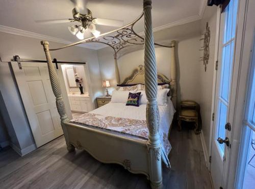 Mardi Gras Suite at NOLA Rendezvous, waterfront
