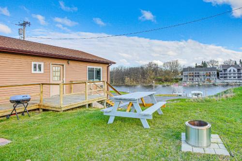Michigan Manistee River Cabin ~ 1 Mi to Downtown