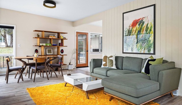 Midcentury Millpond | Dog-Friendly Waterfront + Patio | Walk to Northport