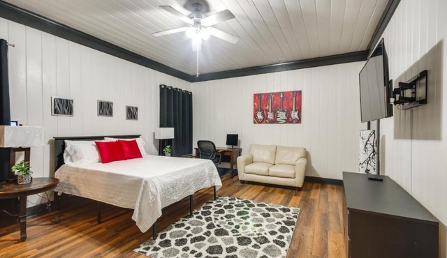 Modern Couple's Retreat in Greenwood!