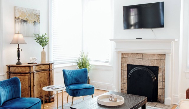 Modern Cozy 2BR | Pet-Friendly Fast WiFi