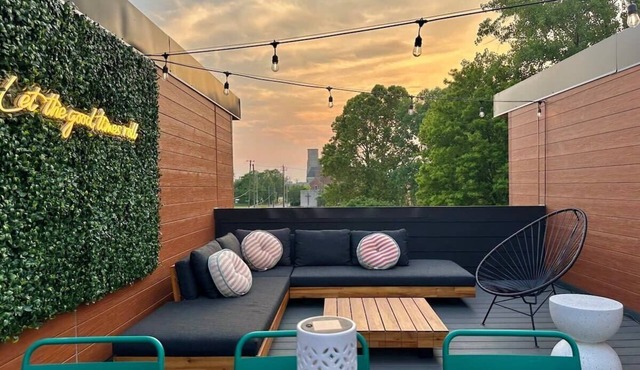 Modern Group Oasis w/Private Rooftop Deck, Steps to FedExForum