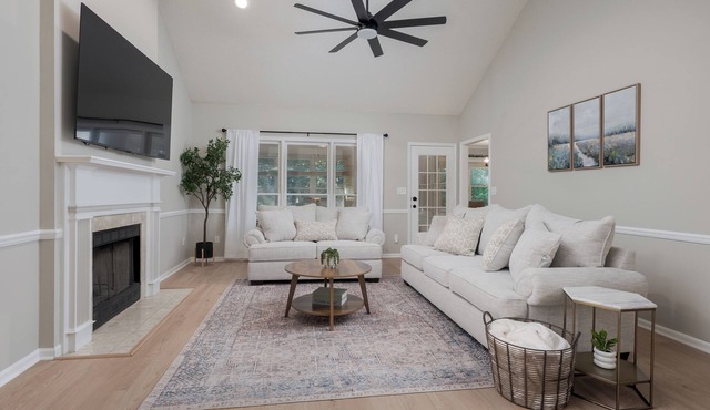 Modern Haven off McFarland - 6 mins from UA