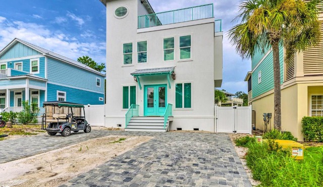 Modern House Deck and 6 Bicycles, Blocks to Beach!