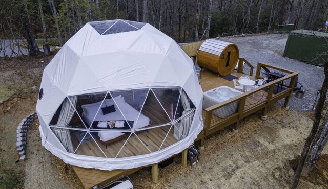 Monarch Dome with Sauna and Hot Tub Wellness Stay in Balsam Grove