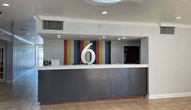 Motel 6 Opelika, AL