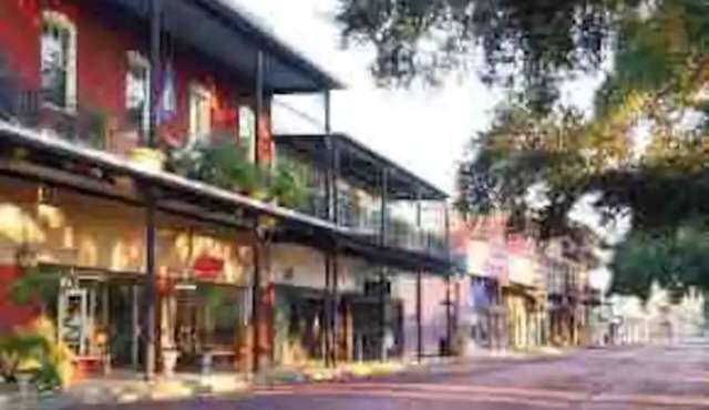 NATTY NESTLE WHITE Just Minutes from Historic Downtown Natchitoches/Cane River