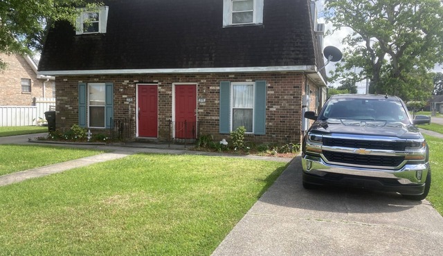 NEAR FRENCH QUARTER - 2 Bedroom Townhouse, SAFE neighbornood