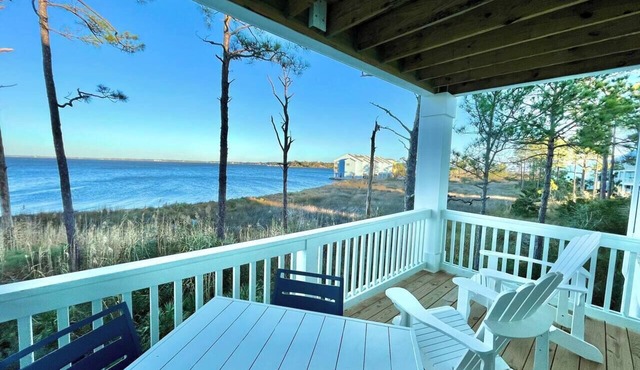 Neptune's Landing: Bay Views, Pool & 2 Kayaks