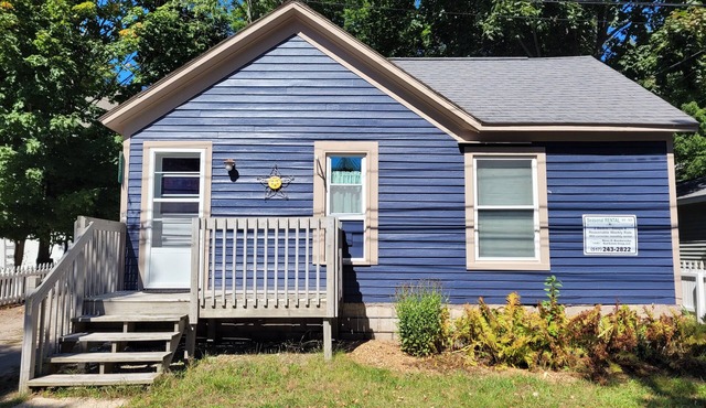 New! 307 HP Cottage - Very Cute with Great Downtown Location & A/C!