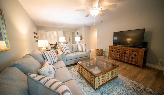 New Finishing Touches Added ! Walk to The Salty Dog South Beach Sleeps 4 Sea Pines