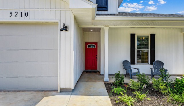New Home in Pensacola-Perdido Key. 5 Min. to beach and fenced yard!